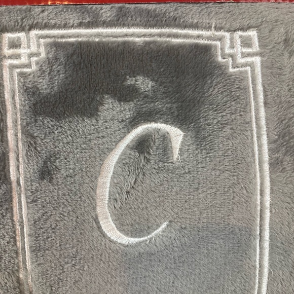 Plush throw with initial C 50”x 60” gray NIB - Picture 3 of 6
